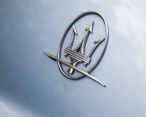 Елітний катафалк Maserati Ghibli (ФОТО)