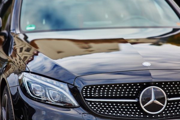 Бум продаж элитных авто в Киеве: кто покупает “лексусы” и “мерседесы”