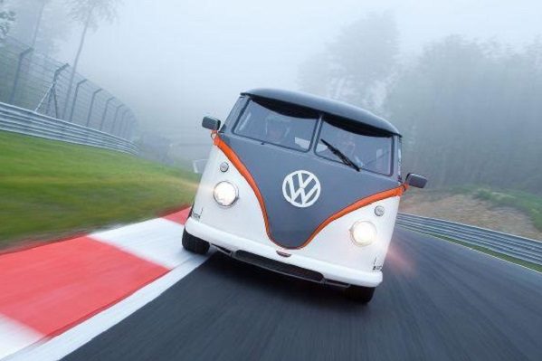 Volkswagen “для хіппі” перетворили на болід