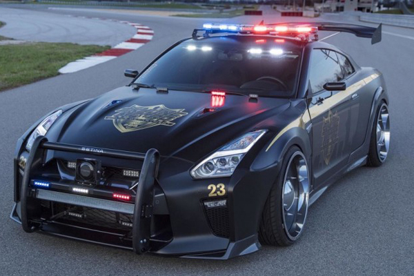 Унікальна і найлютіша поліцейська машина від Nissan