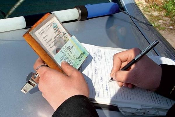 Які документи повинні завжди бути у водія з собою