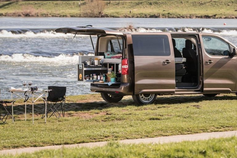 Toyota випустила туристичний мінівен, в якому можна жити