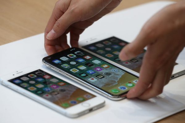Топили, ломали и царапали: как iPhone 8 прошел тесты на прочность