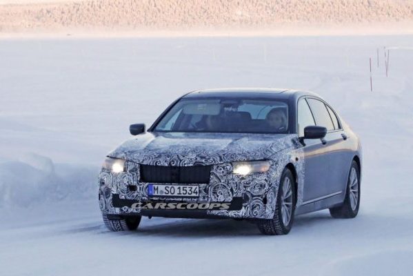 Новую BMW 7-Series 2019 поймали на тестах