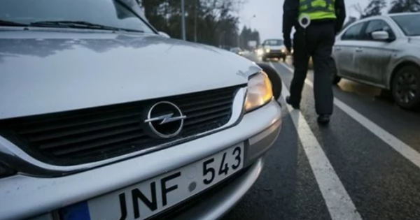 Складають спецформу – поліція почала перепис авто з іноземною реєстрацією