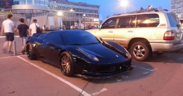 Українець підкорив Буковель на суперкарі Ferrari