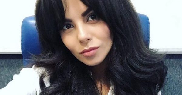Каменських показала стрункі ноги в міні і колготках-сітці