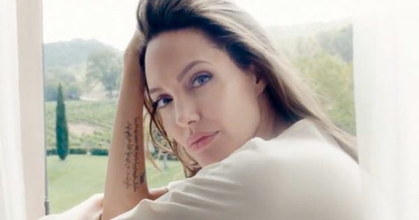 Анджелина Джоли снялась в рекламе Guerlain