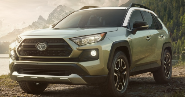 Нова Toyota RAV4: повнопривідний гібрид з 8-ступінчастим автоматом