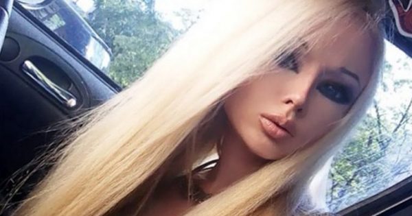 Одеська Барбі Лук’янова в стрінгах похвалилася накачаними сідницями