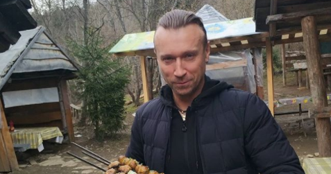 Угощаю! Олег Винник приготовил шашлык