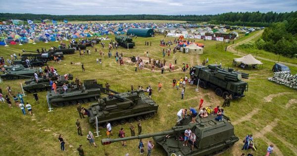 Макаревич, Пошлая Молли: музыканты бойкотируют Нашествие из-за Минобороны РФ