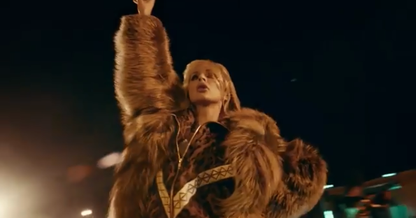 Loboda показала жаркий поцелуй с девушкой в клипе SuperStar