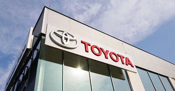 Toyota відкликає 2,4 млн гібридних авто
