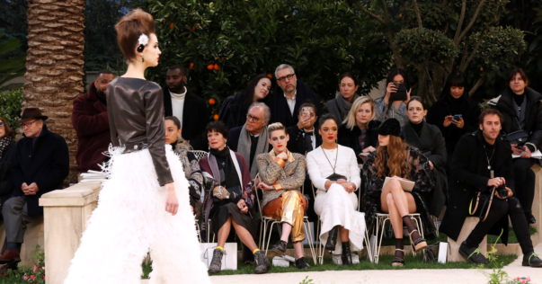 Весільний купальник і пір’я: показ Chanel на Тижні високої моди в Парижі