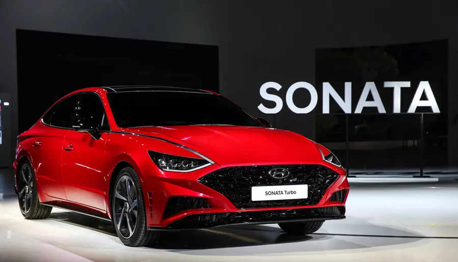 Hyundai розсекретила дві версії нової Sonata Фото 1