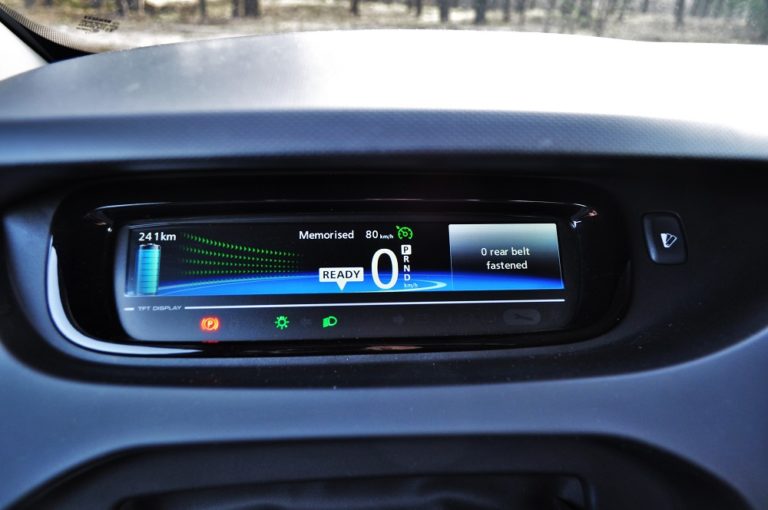 Тест-драйв Renault Zoe: будни электрокара в Украине Фото 8