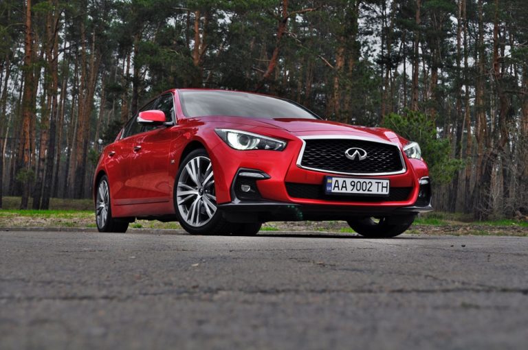 Тест-драйв Infiniti Q50s: секс и город Фото 9