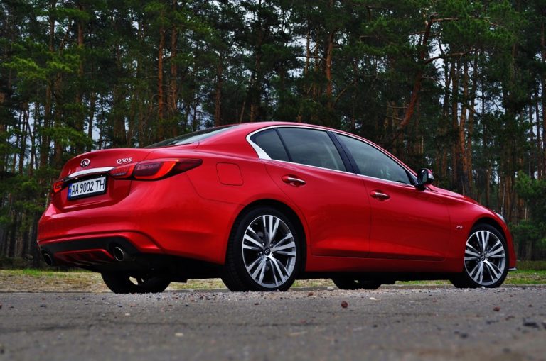 Тест-драйв Infiniti Q50s: секс и город Фото 1