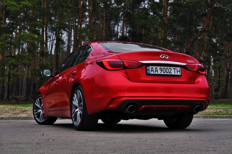 Тест-драйв Infiniti Q50s: секс и город Фото 10