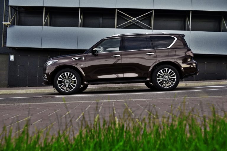 Тест-драйв Infiniti QX80: размер имеет значение Фото 16