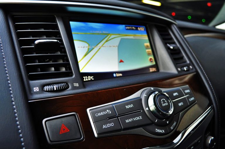 Тест-драйв Infiniti QX80: размер имеет значение Фото 6