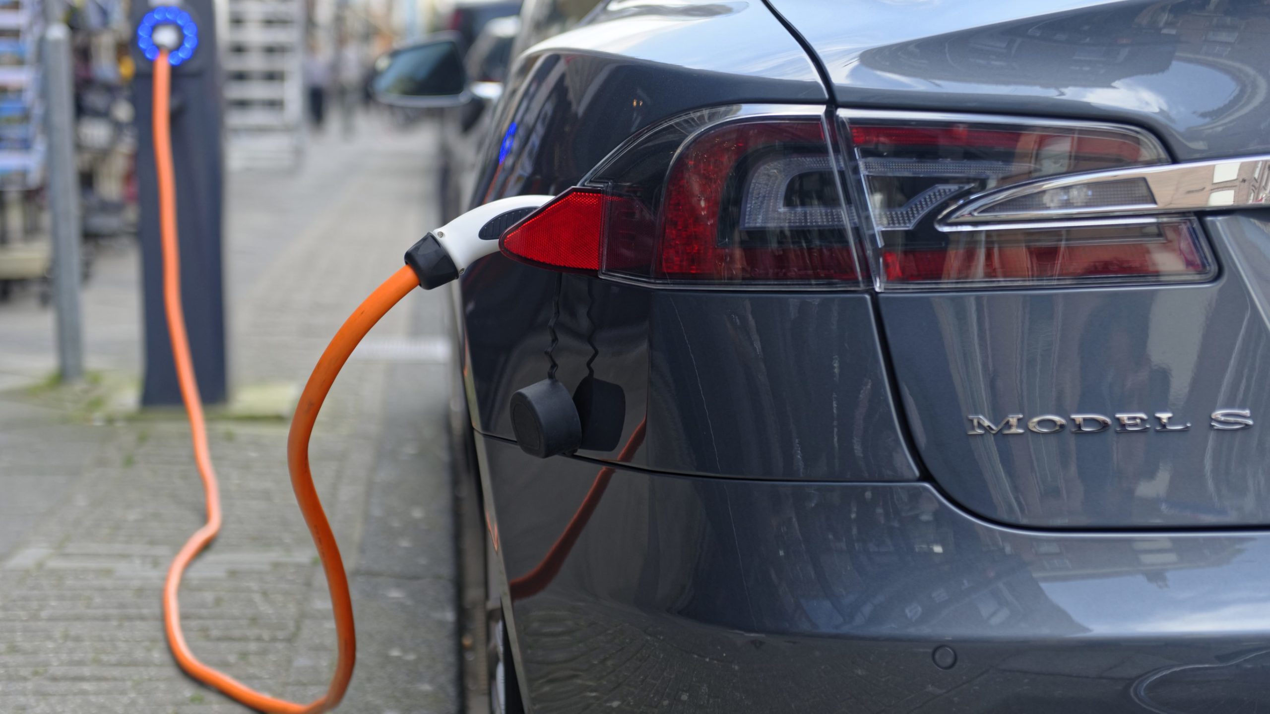 В Україні можуть з’явитися зарядні станції Tesla – Маск назвав рік
