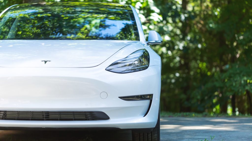 Tesla відкликає 15 тис. Model X через небезпеку втрати управління