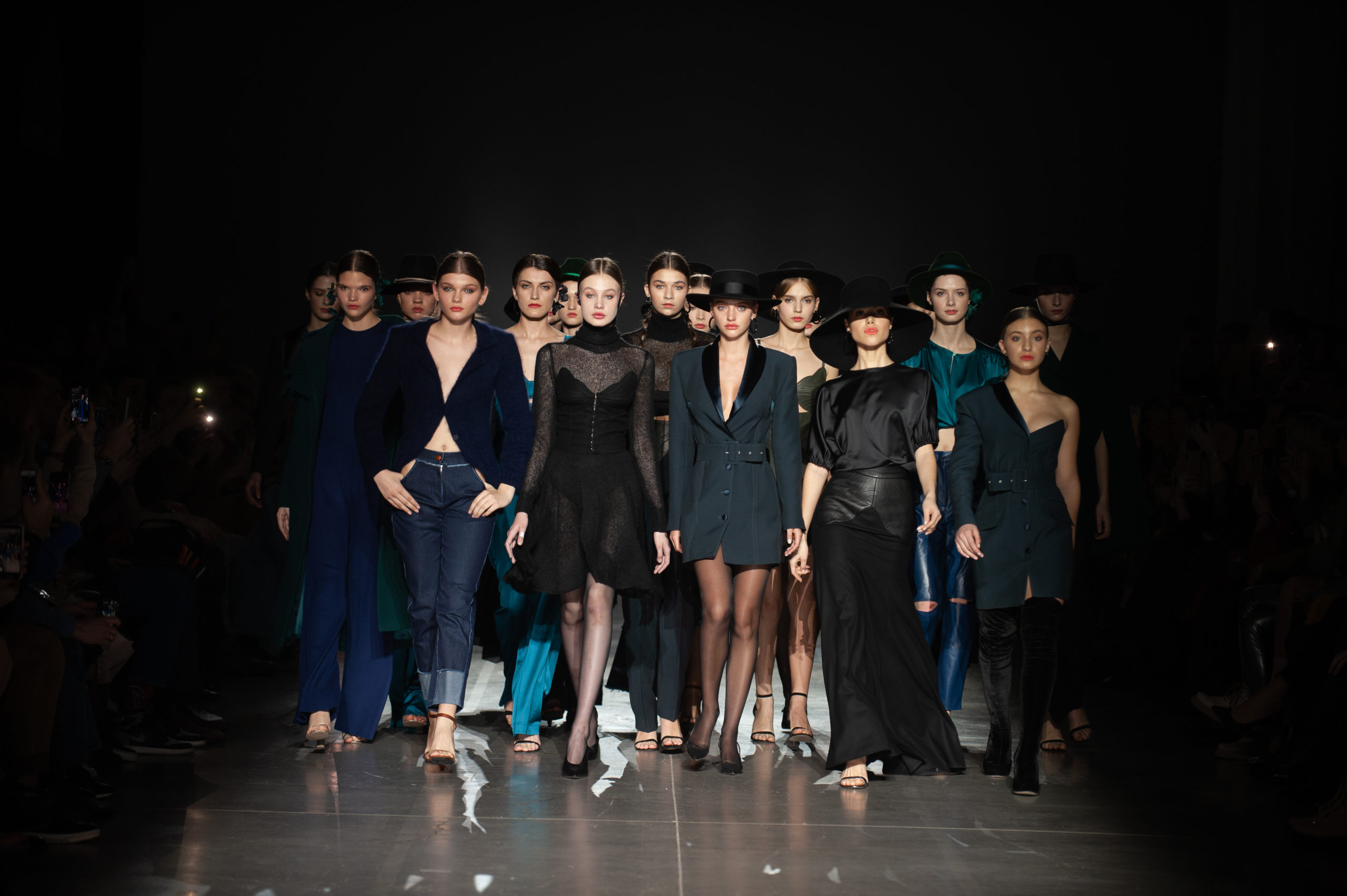 Ukrainian Fashion Week 2020/21: ведучі ICTV вийшли на подіум