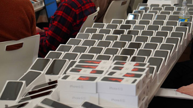Apple ввела лимит на продажу iPhone в одни руки из-за коронавируса