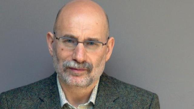 Это как затяжной грипп: Акунин рассказал о своем заболевании коронавирусом