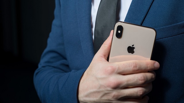 Apple создает систему, которая не позволит людям подглядывать в чужой iPhone