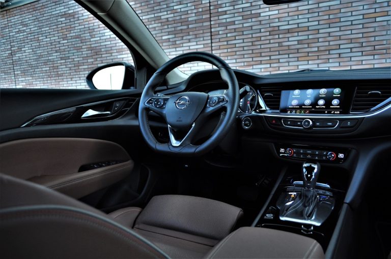 Тест-драйв Opel Insignia: суворий німець Фото 3