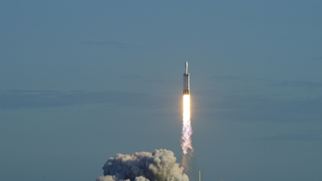 Ілон Маск запускає нову партію супутників Starlink, попри пандемію Сovid-19