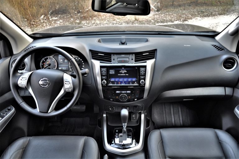 Тест-драйв Nissan Navara: пікап в українських умовах Фото 2