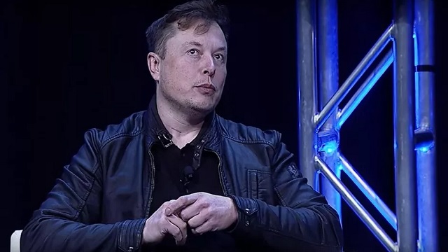Батут работает: Маск и пользователи соцсетей потроллили Роскосмос
