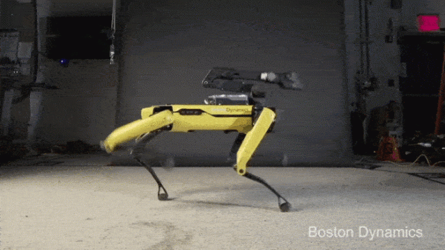 Робособаки Spot від Boston Dynamics розганяють людей у парках Сінгапура