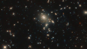 Hubble показал невероятный снимок галактики звездных взрывов