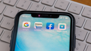 Spotify, Tinder и Fortnite объединились для борьбы с политикой App Store