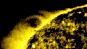 НЛО на снимке NASA: возле Солнца обнаружили сферу в 25 раз больше Земли