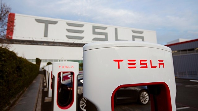 Акции Tesla подскочили на 6% после объявления о сплите