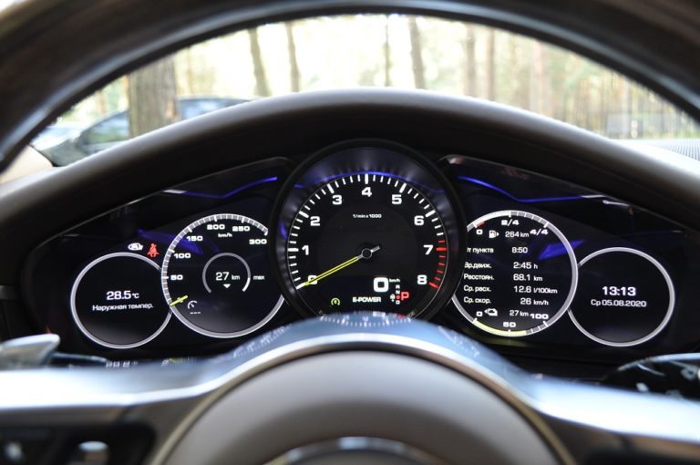 Тест-драйв Porsche Panamera E-Hybrid: гібриди в Україні Фото 5
