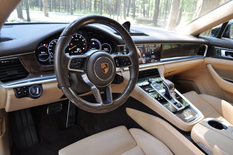 Тест-драйв Porsche Panamera E-Hybrid: гібриди в Україні Фото 4