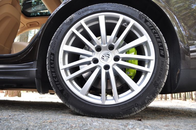 Тест-драйв Porsche Panamera E-Hybrid: гібриди в Україні Фото 2
