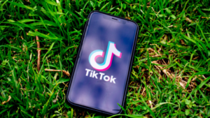Як додати свою музику в TikTok