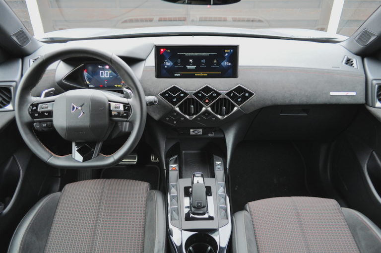 Тест-драйв DS3 Crossback: французька екзотика в Україні Фото 5