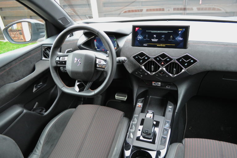 Тест-драйв DS3 Crossback: французька екзотика в Україні Фото 11