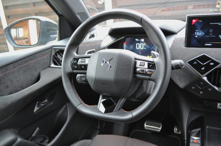 Тест-драйв DS3 Crossback: французька екзотика в Україні Фото 6