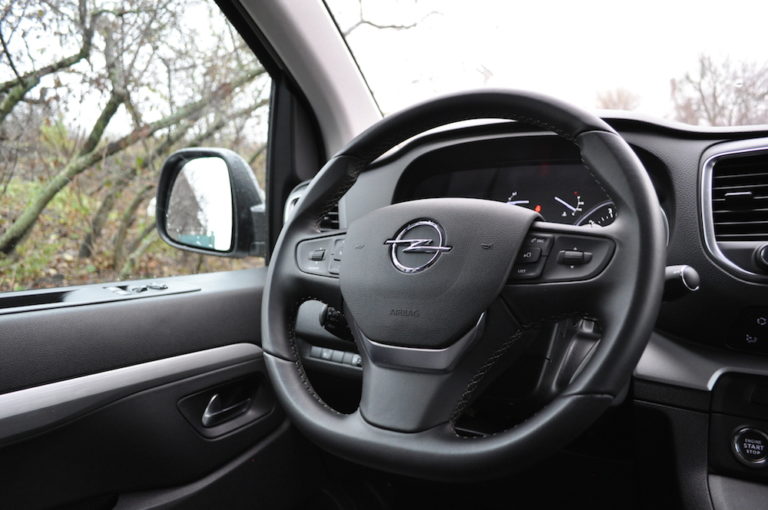Тест-драйв Opel Zafira Life: абсолютно другая Zafira Фото 4