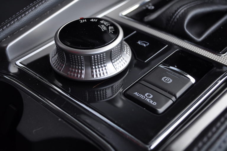 Тест-драйв Mitsubishi Pajero Sport: між містом та бездоріжжям Фото 1